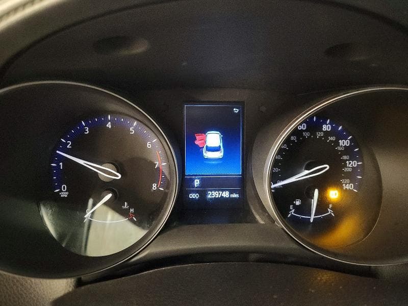 2019 TOYOTA C-HR LE 9