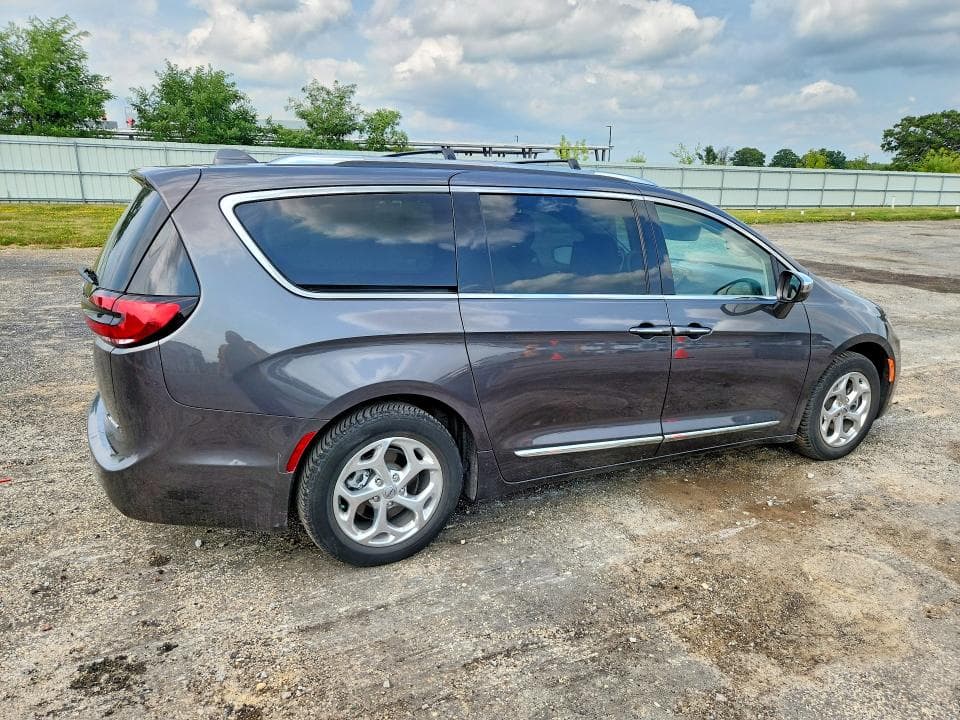 2021 CHRYSLER PACIFICA HYBRID LIMITED 3