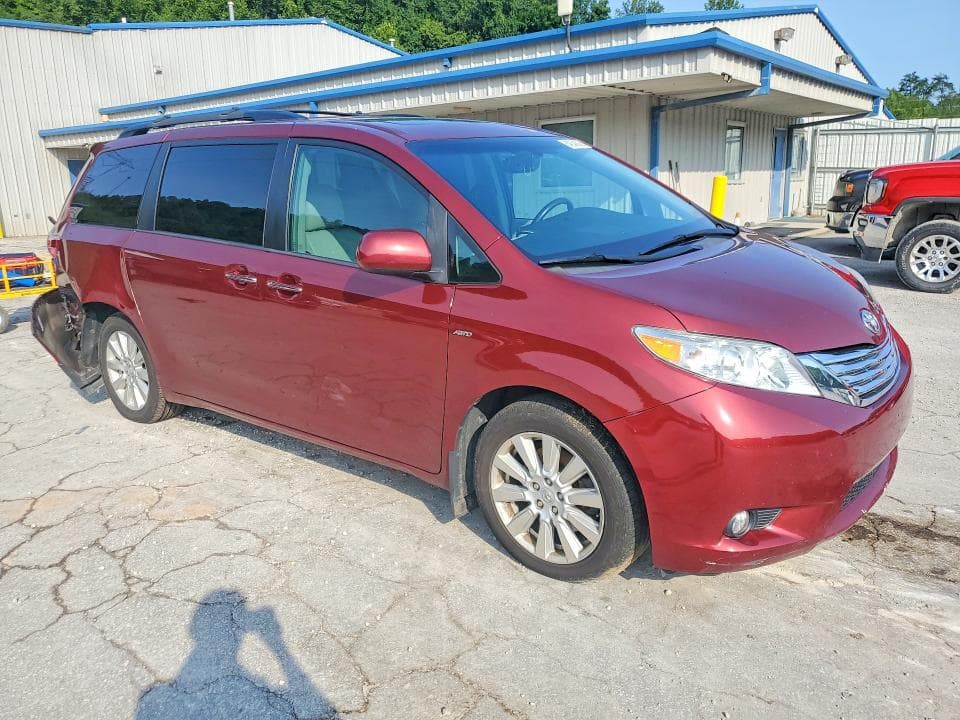 2017 TOYOTA SIENNA XLE 7-PASSENGER 4