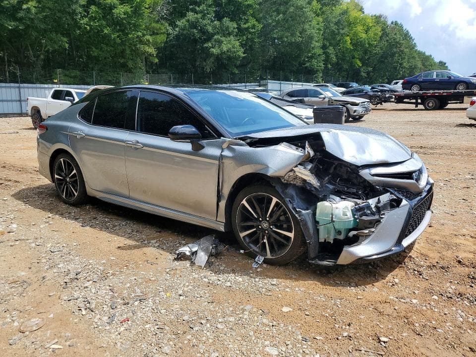2019 TOYOTA CAMRY XSE 4