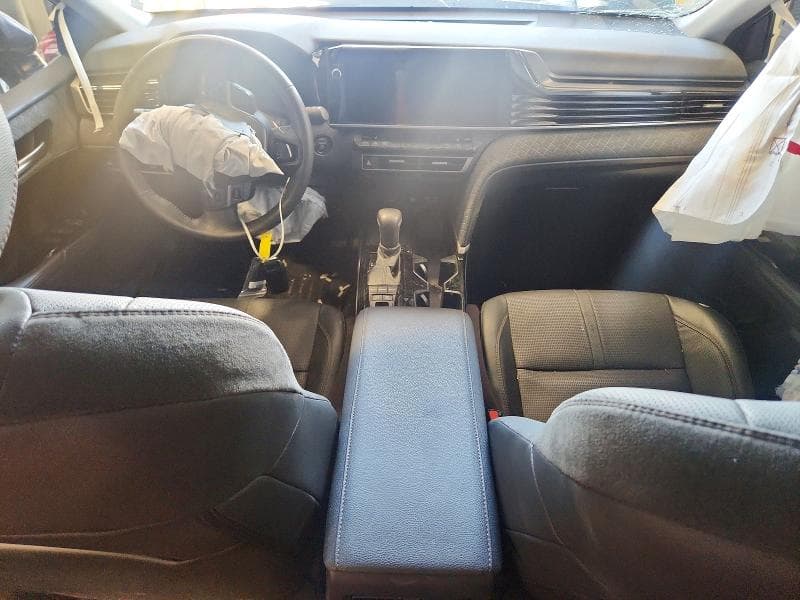 2025 TOYOTA CAMRY XLE 8