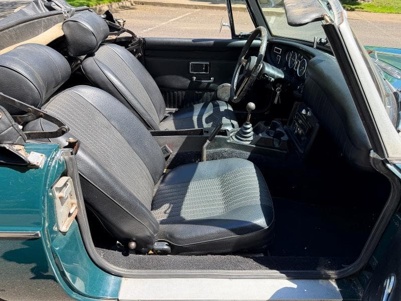 1970 MGB CONVERTABL 5