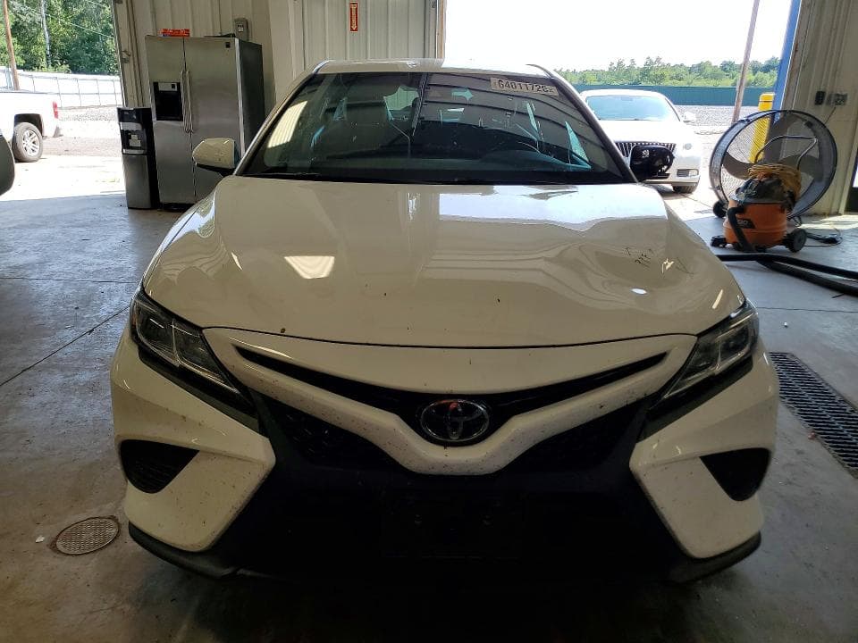 2018 TOYOTA CAMRY SE 5