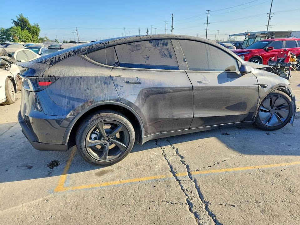 2026 TESLA MODEL Y 5