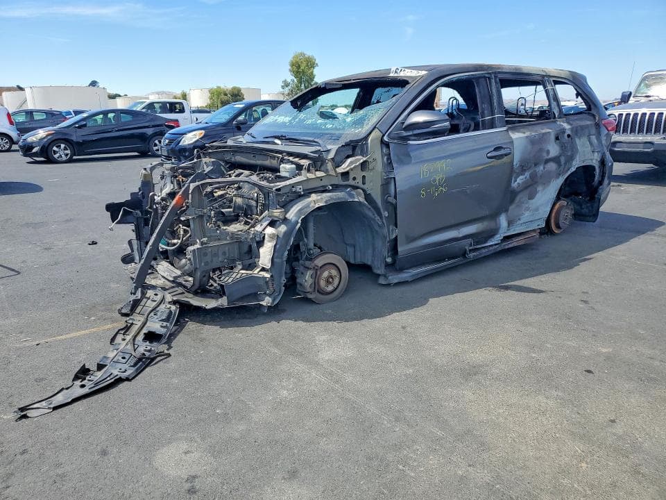 2019 TOYOTA HIGHLANDER LE - 1