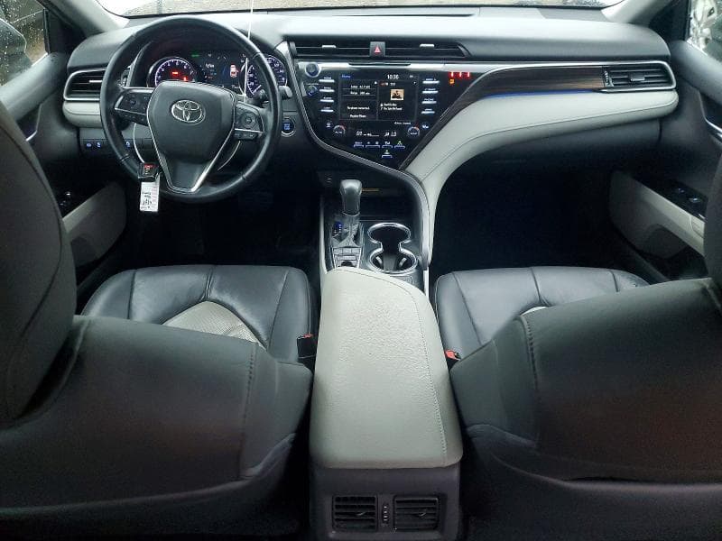 2019 TOYOTA CAMRY XLE 8