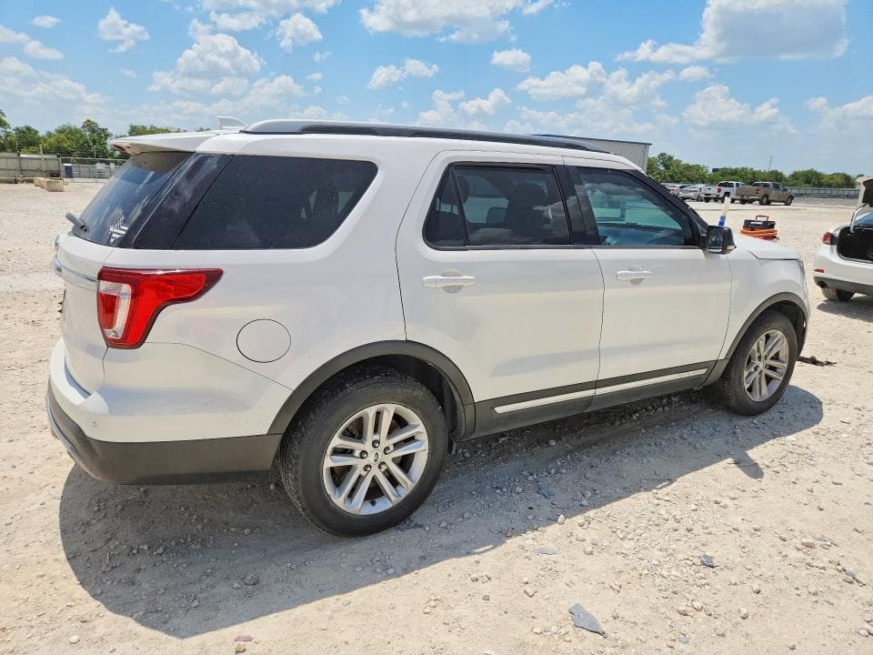 2017 FORD EXPLORER XLT 3