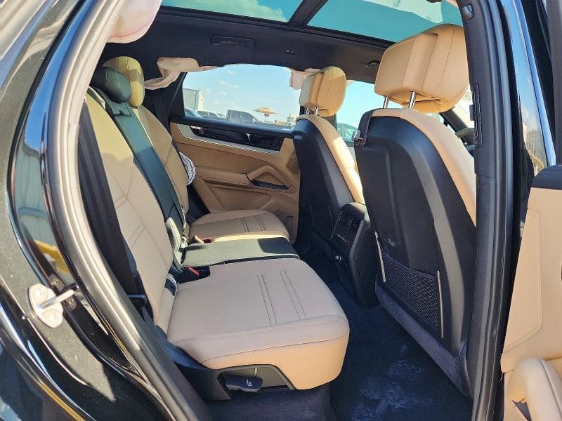 2024 PORSCHE CAYENNE E-HYBRID 11