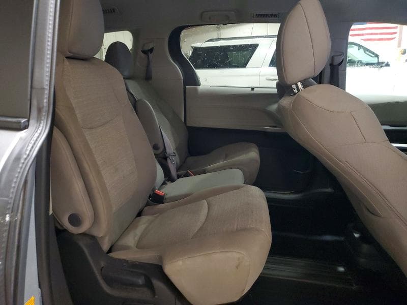 2023 TOYOTA SIENNA LE 11