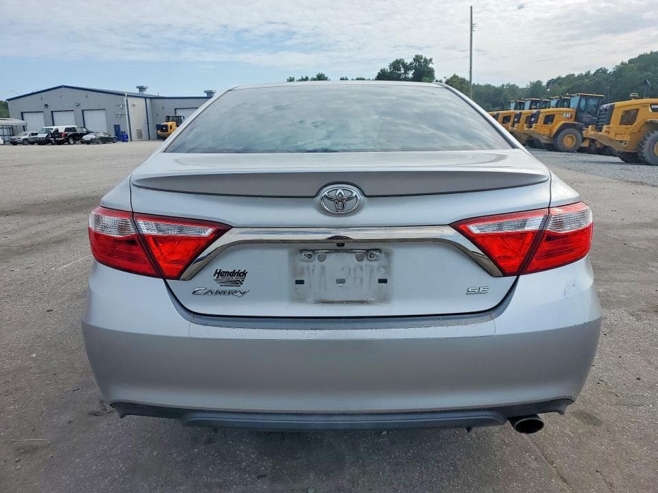 2017 TOYOTA CAMRY SE 6