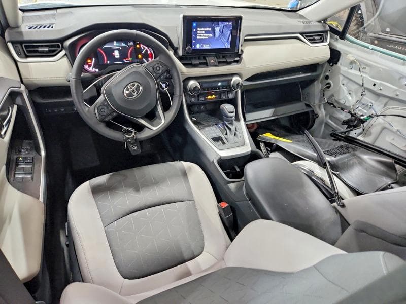 2024 TOYOTA RAV4 XLE 8