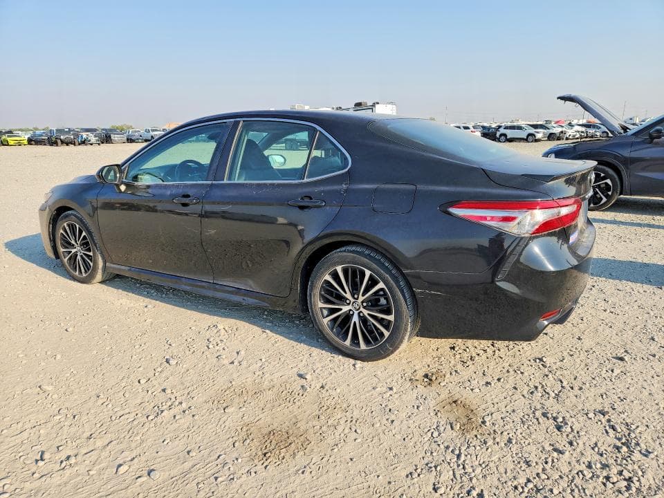 2018 TOYOTA CAMRY SE 2
