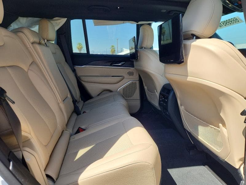 2023 JEEP GRAND CHEROKEE LIMITED 11