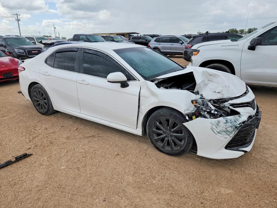2018 TOYOTA CAMRY LE 4