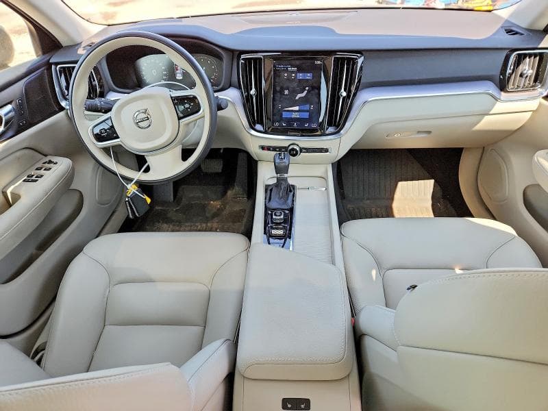 2020 VOLVO S60 T6 MOMENTUM 8