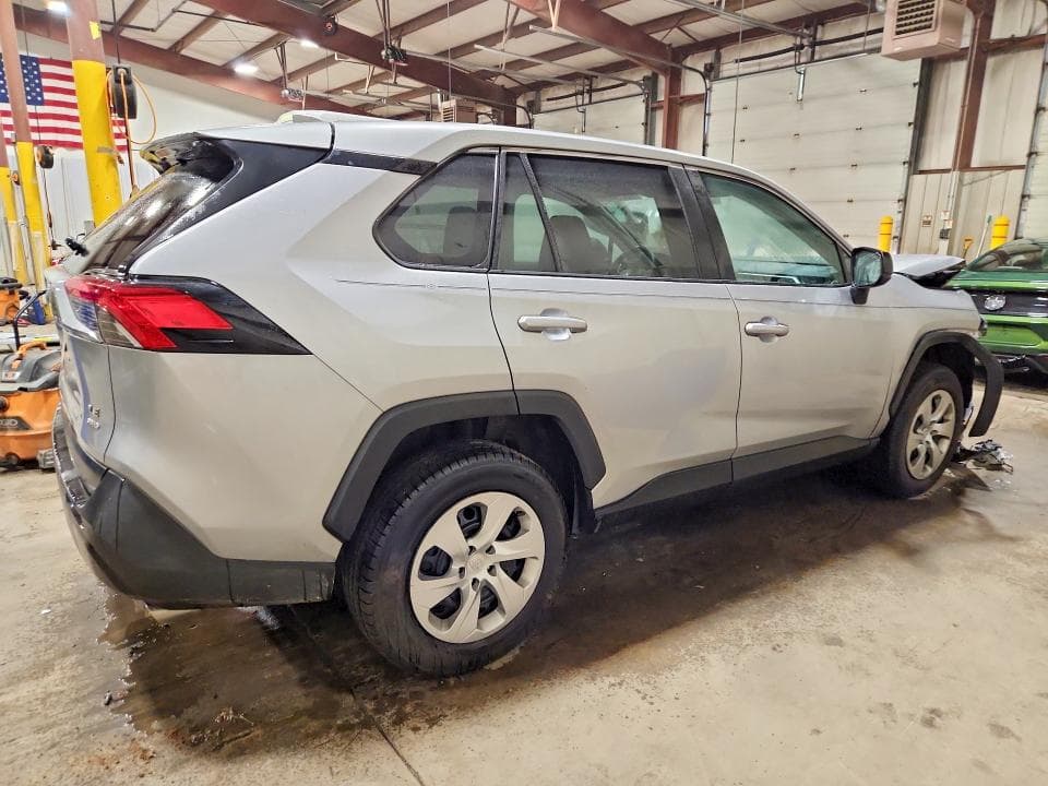 2022 TOYOTA RAV4 LE 3