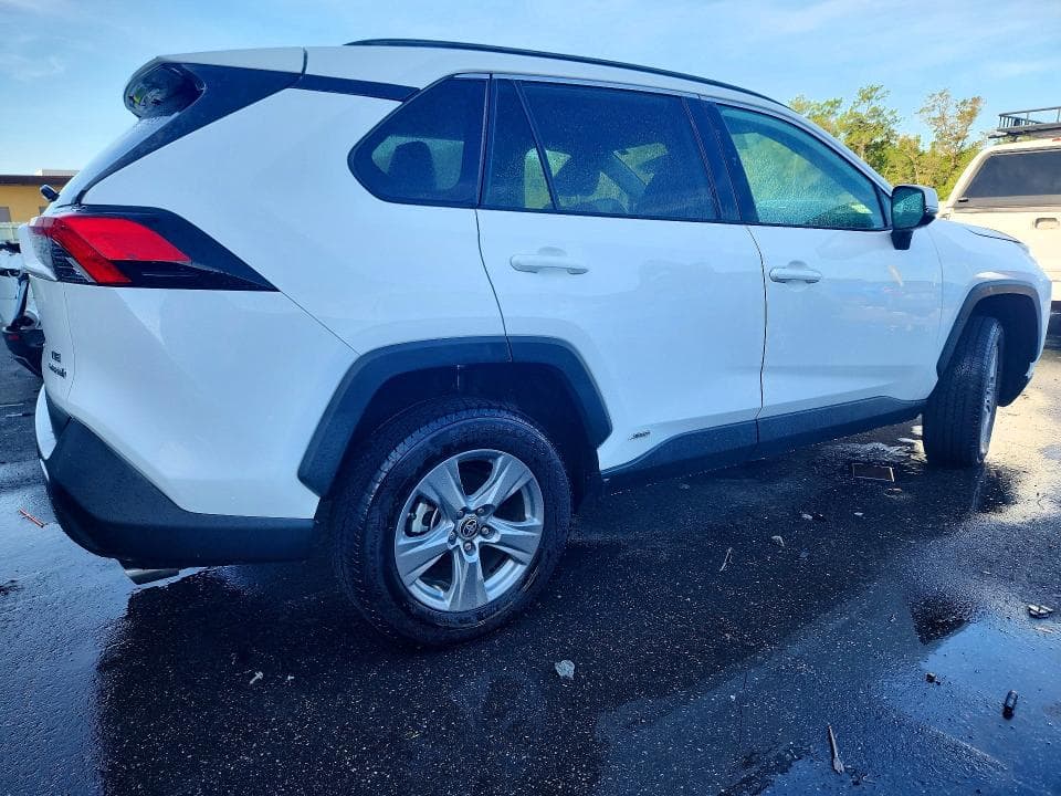 2023 TOYOTA RAV4 LE 3