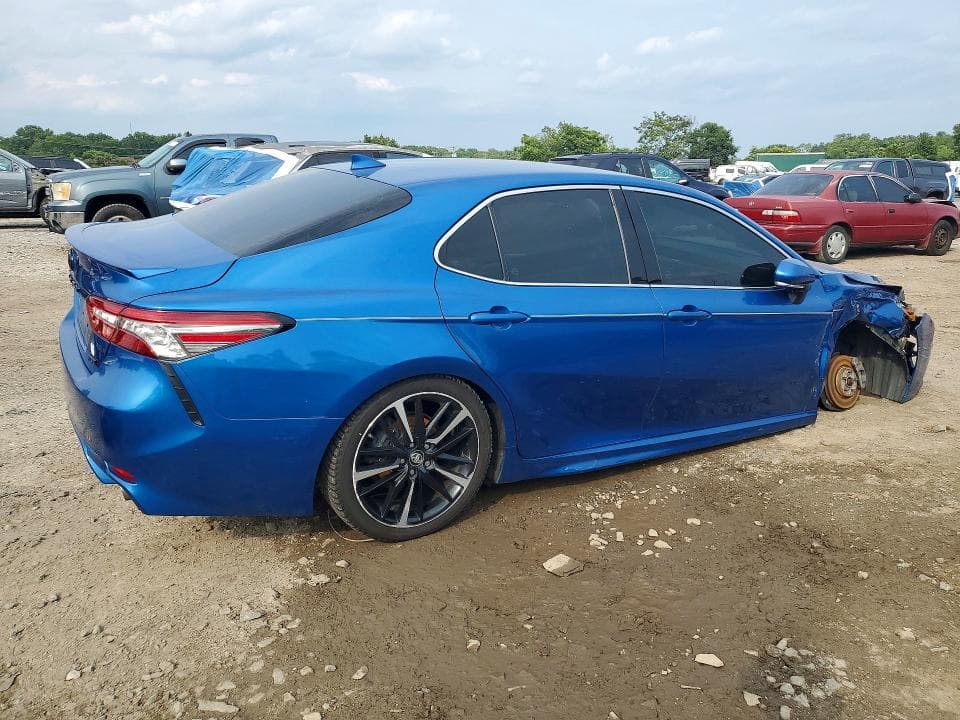 2019 TOYOTA CAMRY XSE 3