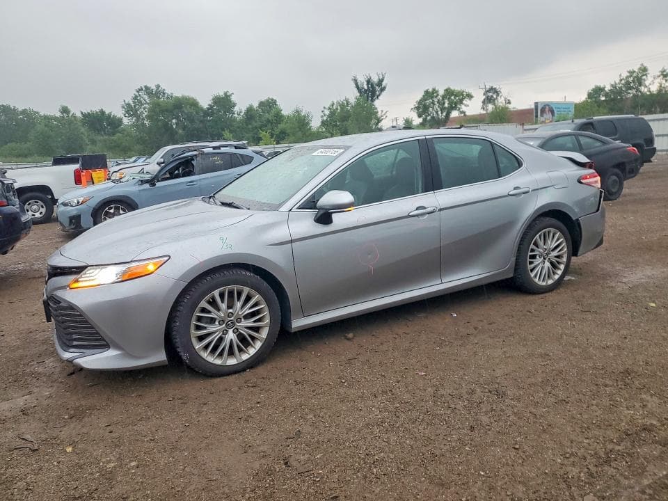 2019 TOYOTA CAMRY XLE - 1