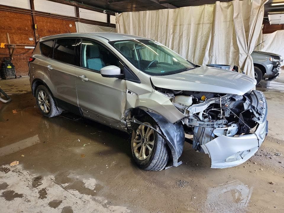 2017 FORD ESCAPE SE 4