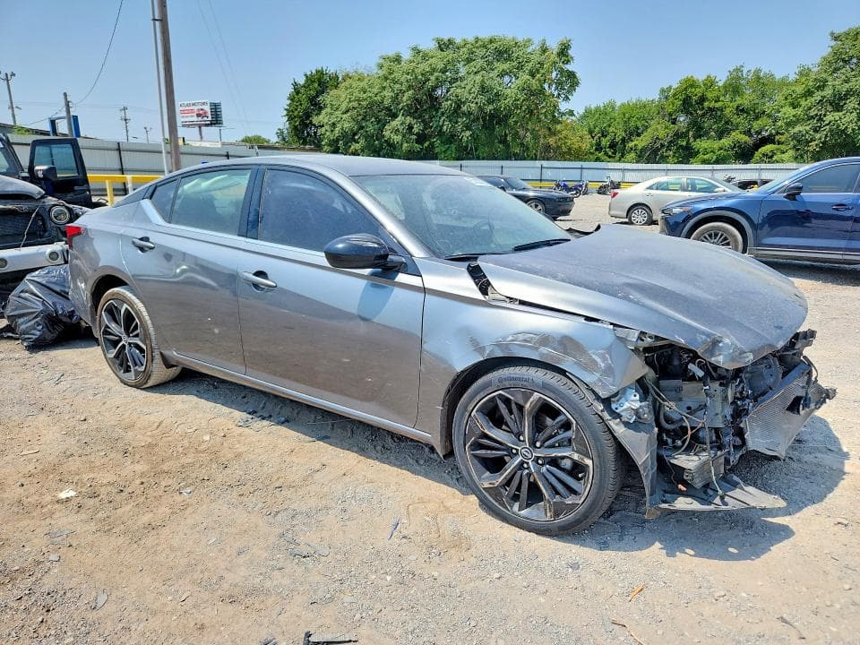 2023 NISSAN ALTIMA SR 4