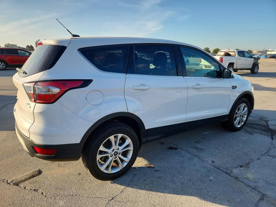 2017 FORD ESCAPE SE 3