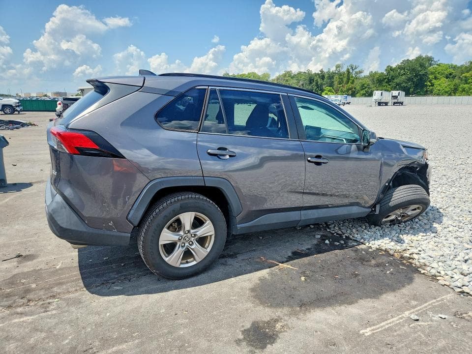 2022 TOYOTA RAV4 XLE 3