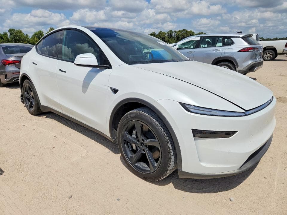 2026 TESLA MODEL Y 4