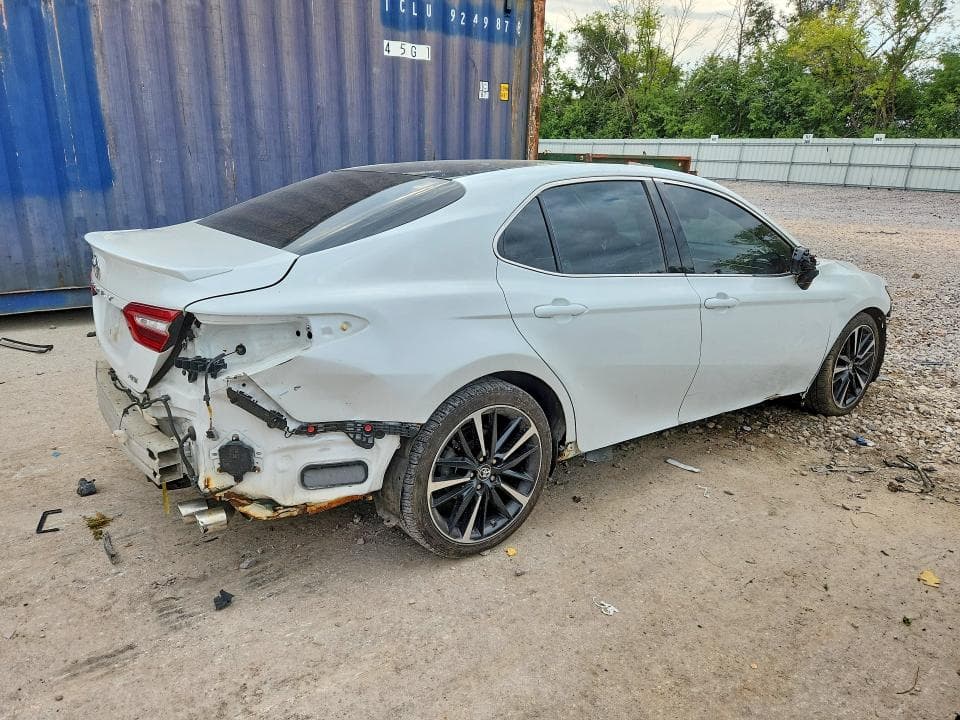 2018 TOYOTA CAMRY XSE 3