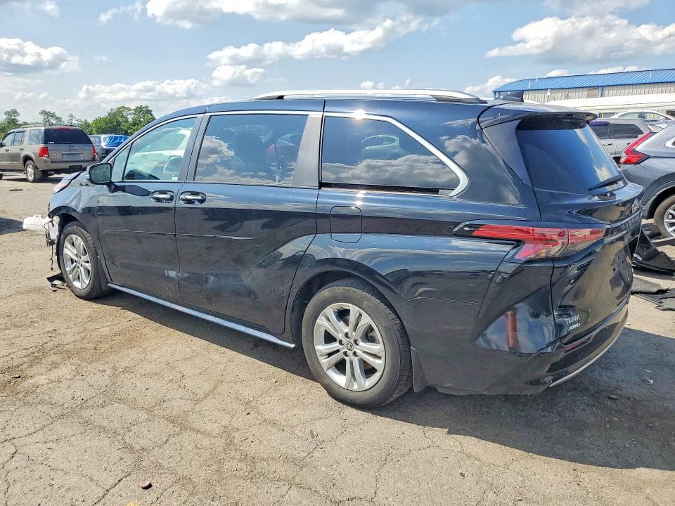 2024 TOYOTA SIENNA PLATINUM 7-PASSENGER 2