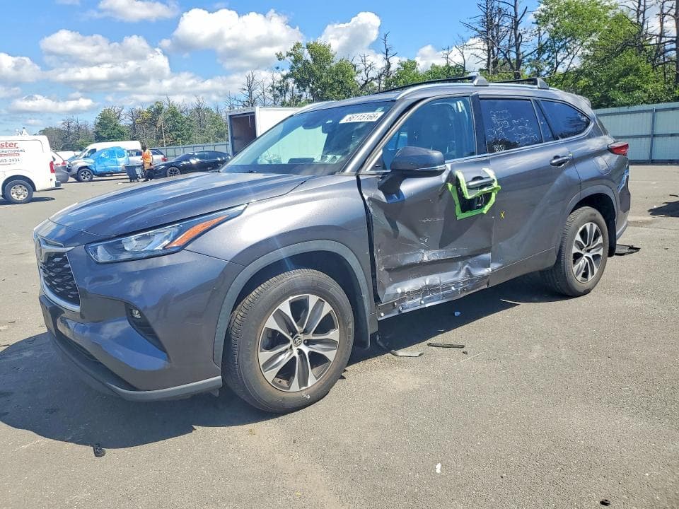 2020 TOYOTA HIGHLANDER XLE - 1