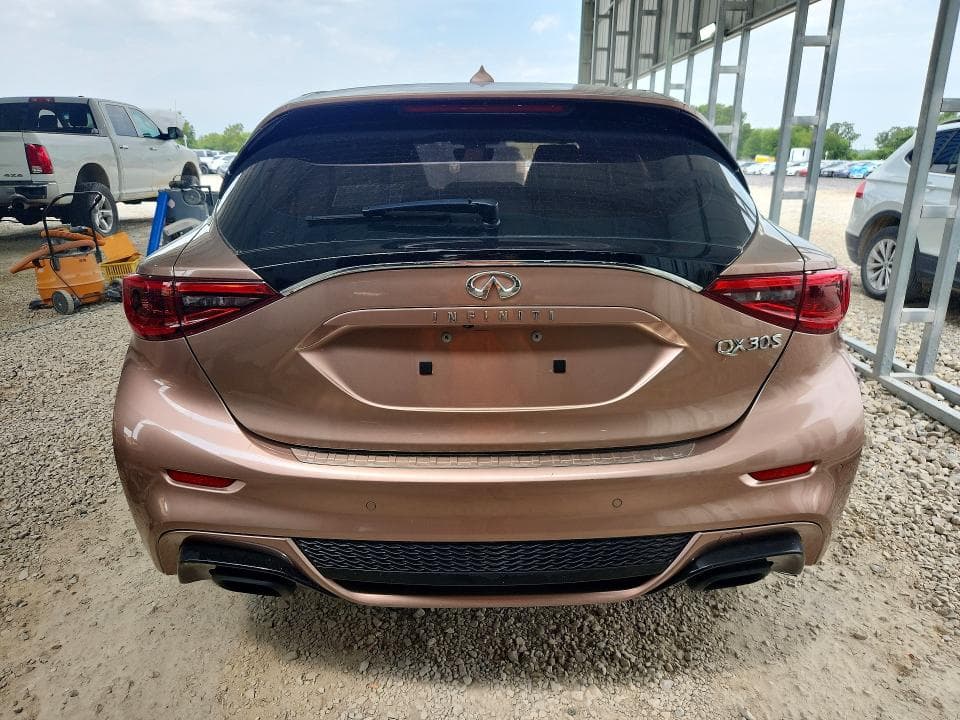 2017 INFINITI QX30 BASE 6