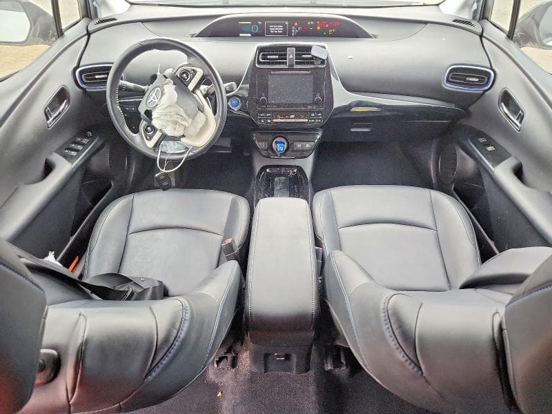 2017 TOYOTA PRIUS THREE TOURING 8