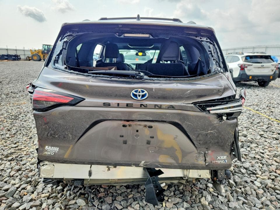 2022 TOYOTA SIENNA XSE 6