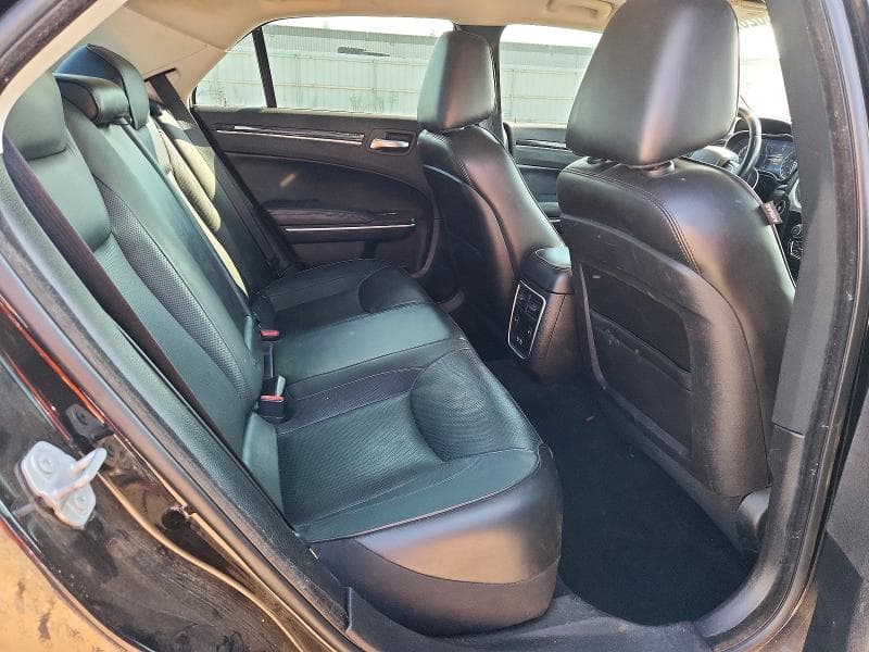 2019 CHRYSLER 300 LIMITED 10