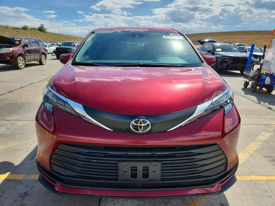 2026 TOYOTA SIENNA LE 5