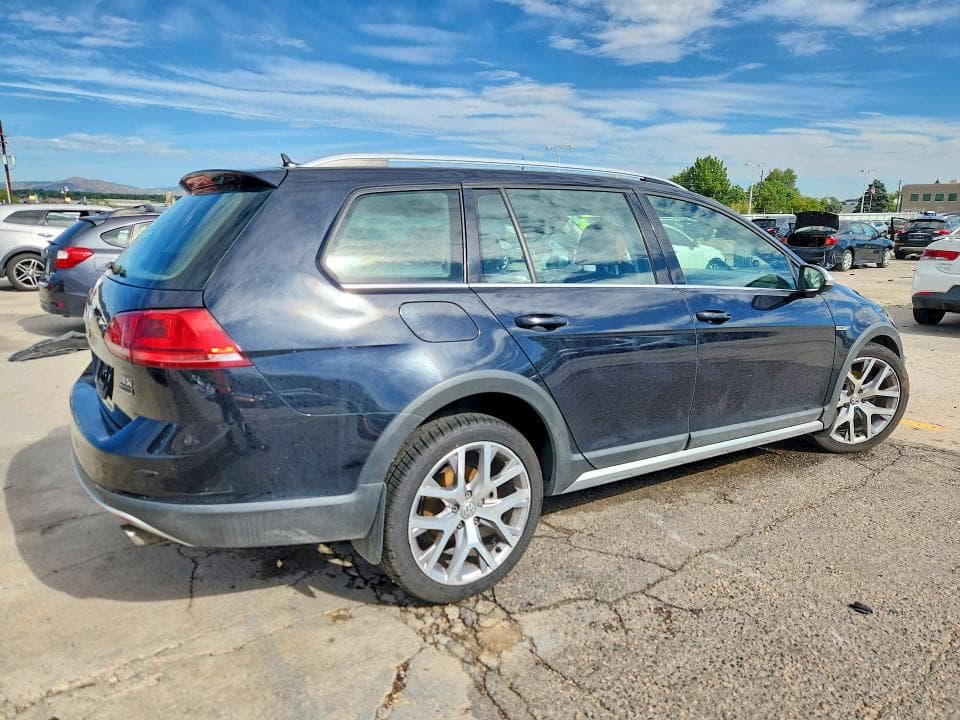 2017 VOLKSWAGEN GOLF ALLTRACK S 3