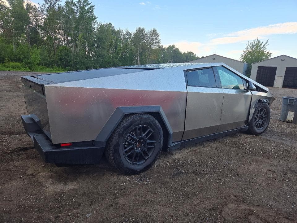 2025 TESLA CYBERTRUCK 3