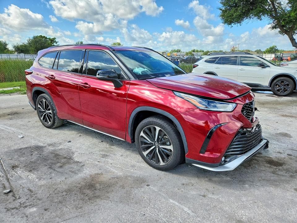 2021 TOYOTA HIGHLANDER XSE 4