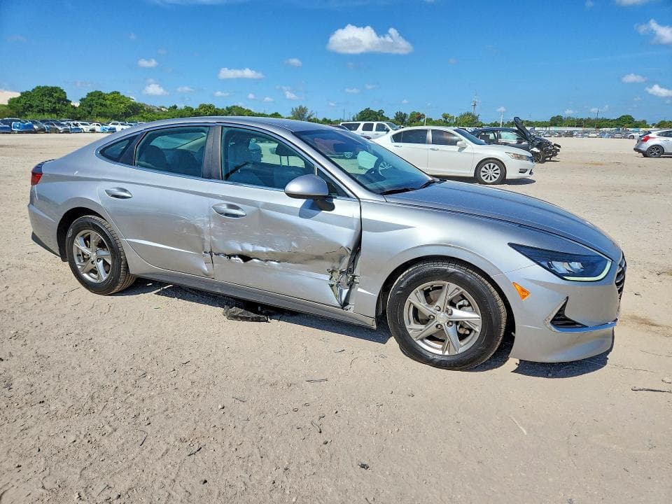 2022 HYUNDAI SONATA SE 4