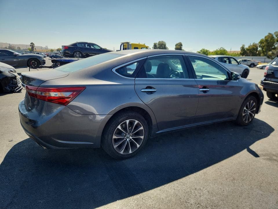 2018 TOYOTA AVALON XLE 3