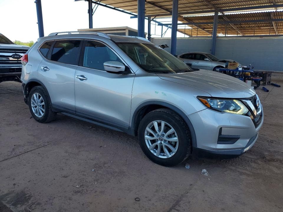 2017 NISSAN ROGUE SV 4