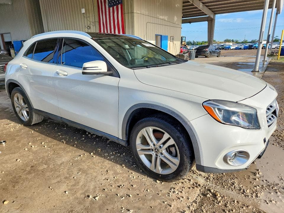 2018 MERCEDES-BENZ GLA 250 4