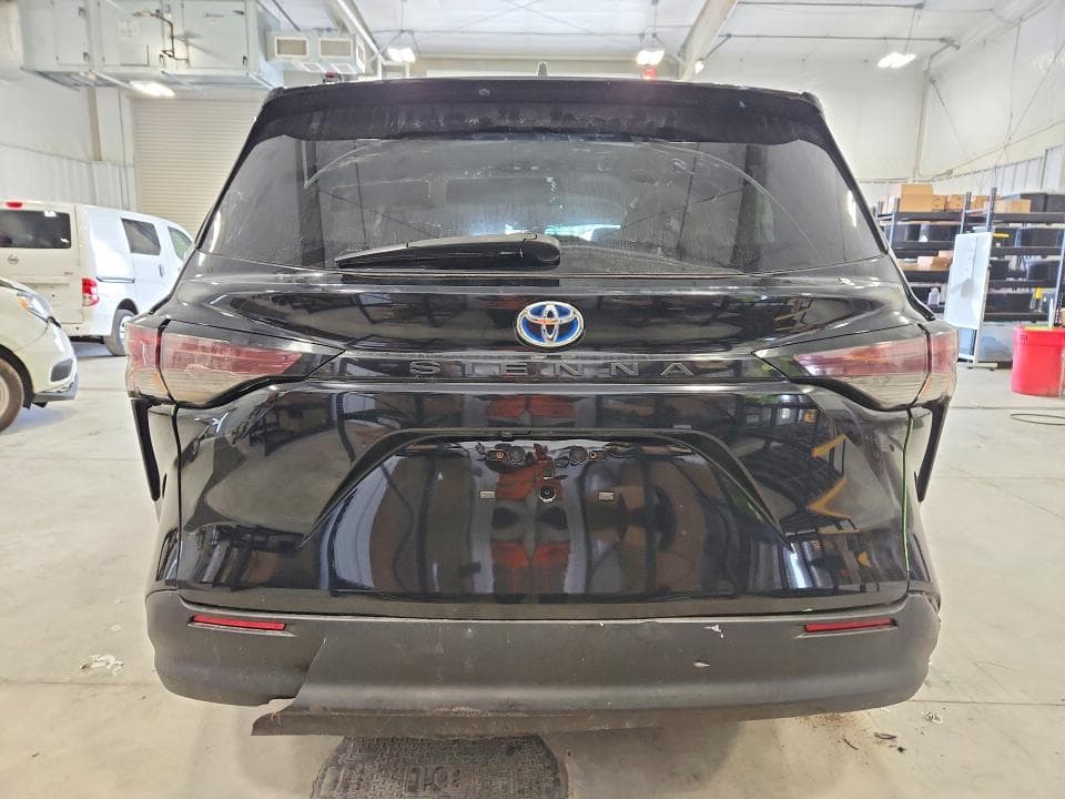 2024 TOYOTA SIENNA LE 6