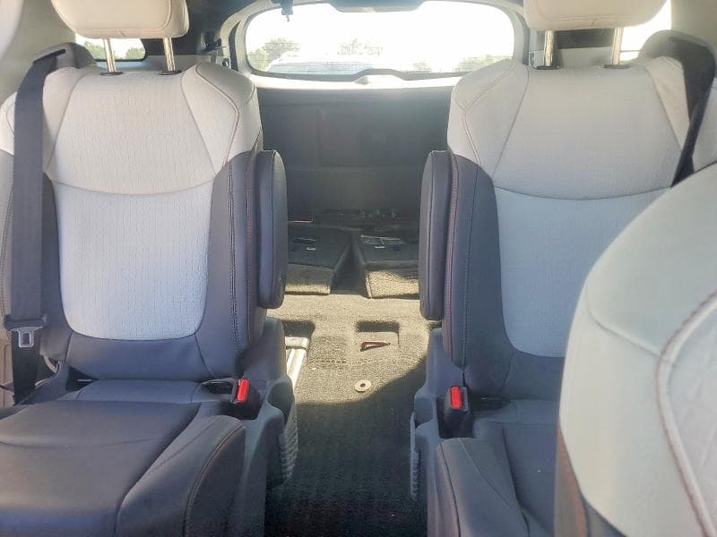 2021 TOYOTA SIENNA XSE 10