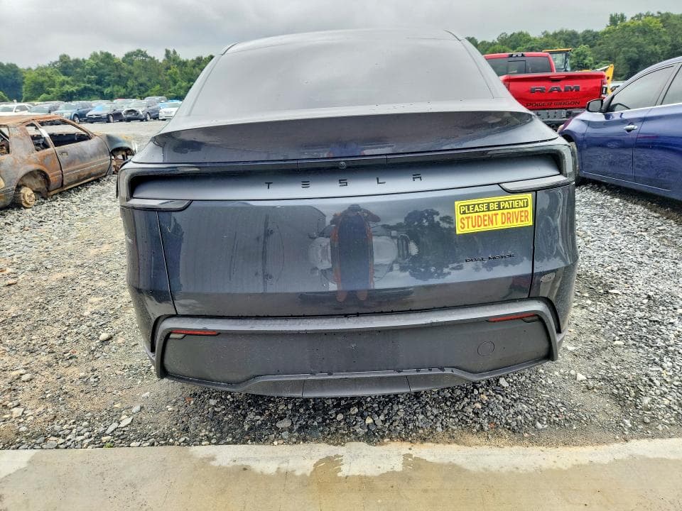2026 TESLA MODEL Y 6