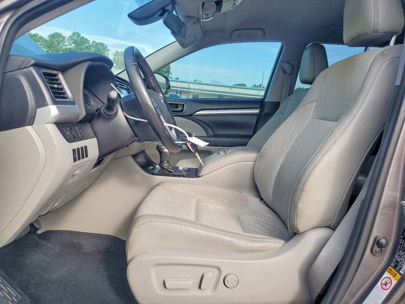 2017 TOYOTA HIGHLANDER LE PLUS 7
