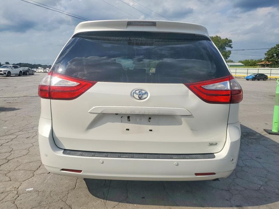2017 TOYOTA SIENNA XLE PREMIUM 8-PASSENGER 6