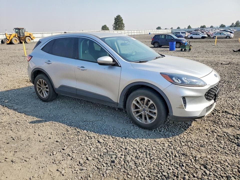 2020 FORD ESCAPE SE 4