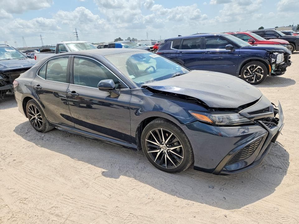 2021 TOYOTA CAMRY SE 4